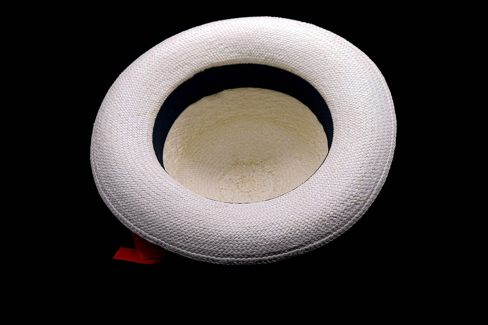 Miniatura: Sombrero de niña llano con diseño tejido mariposa