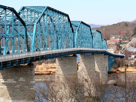 Walnut Street Bridge viewed from Coolidge Park (North Shore side)