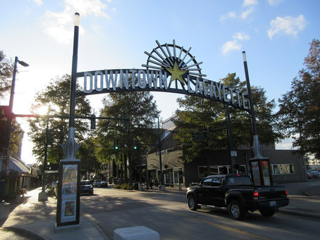 Jefferson Street welcome arch, downtown Lafayette, 2017, no people as subject