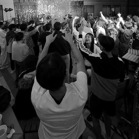 FATI LIVE BAND is Hong Kong's full-time top music live band, famous for pop, jazz, classical, swing, blues and Bossa Nova classic music.   FATI LIVE BAND was established in 2007 and is one of the oldest live performance bands in Hong Kong.  FATI LIVE BAND 是香港全職頂級音樂現場樂隊，以流行、爵士、古典、搖擺、布魯斯和 Bossa Nova 經典音樂而聞名。  我們組成的流行、爵士和古典現場樂隊，在香港、澳門、中國和亞洲地區的五星級酒店和著名餐廳俱樂部及於各種規模的公司活動、宴會、婚禮、派對和私人聚會上演出超過 5000 場。FATI LIVE BAND 成立於 2007 年，是香港歷史最悠久的現場演奏表演樂隊之一。演出質素保證，是你選擇樂隊的必然之選。