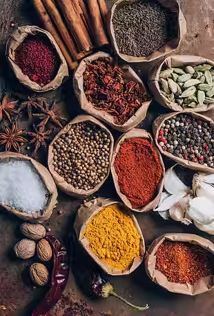 high-angle-view-spices-sale_1634493-281.jpg.avif