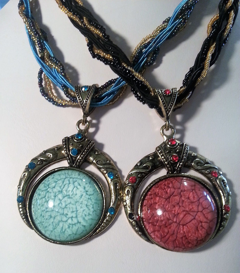 Thumbnail: Vintage: Round Pendant - 4 colors