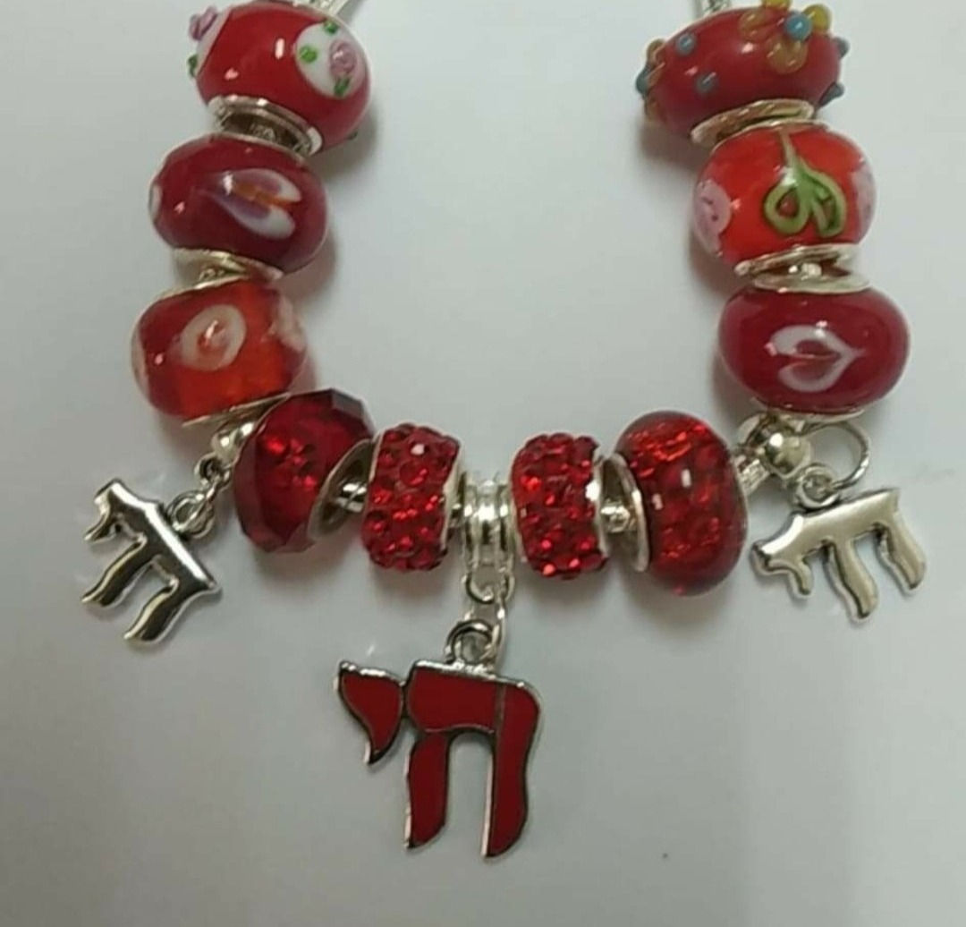 Bracelet with beads - red and 2 silver Chai