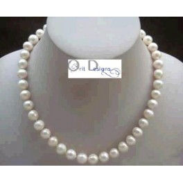 Thumbnail: Classical white pearls necklace