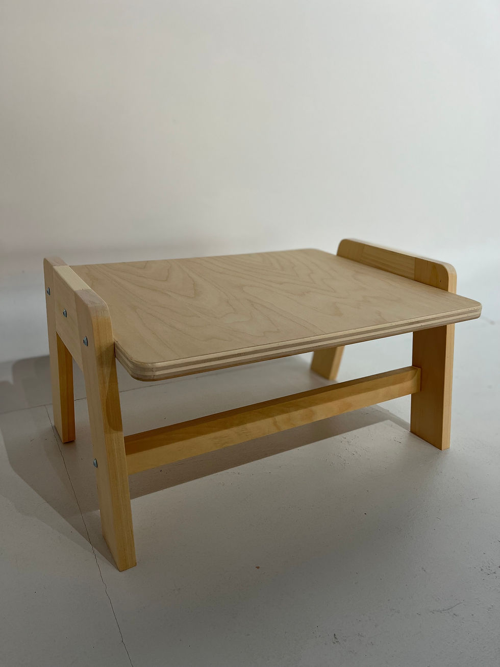 Thumbnail: Kid's Floor Table