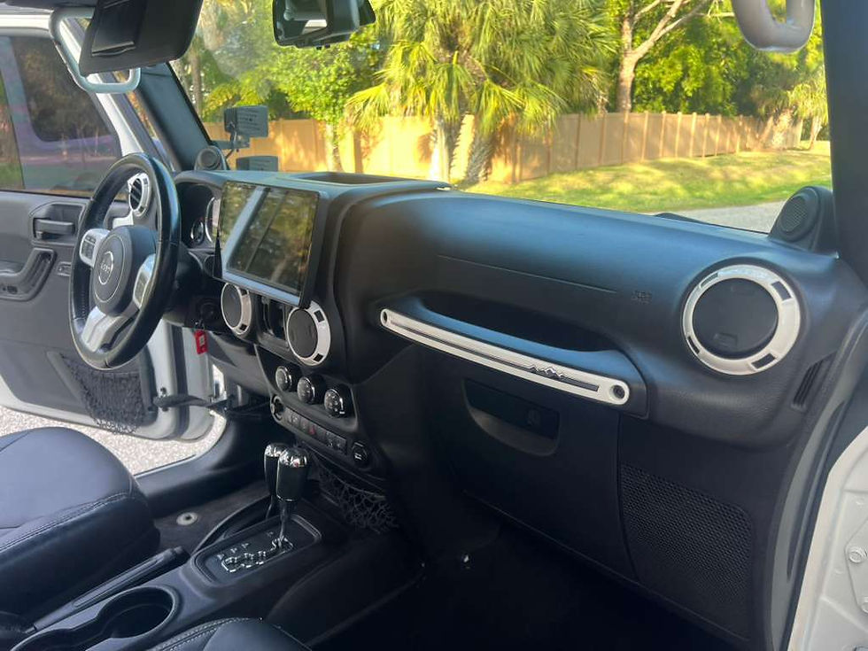Thumbnail: 2014 Jeep Wrangler Unlimited Polar Edition