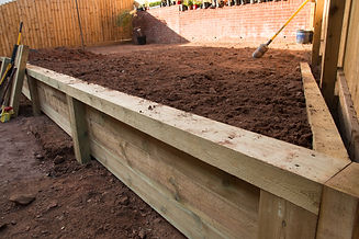 Garden Wooden Sleeper Retaining wall .jp