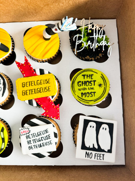 Beetlejuice Cupcakes, Beetlejuice cake. Beetlejuice Beetlejuice, Lydia deetz, halloween cupcakes, halloween cake, fondant cupcake, fondant toppers