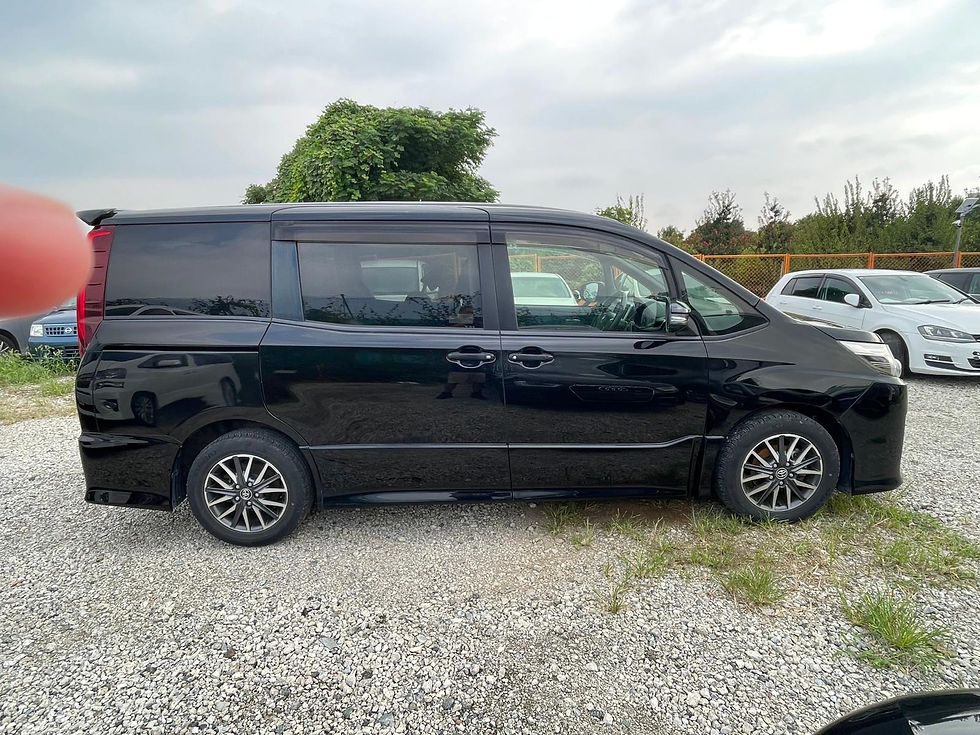 Miniatura: Toyota Noah 2016 – Black Edition