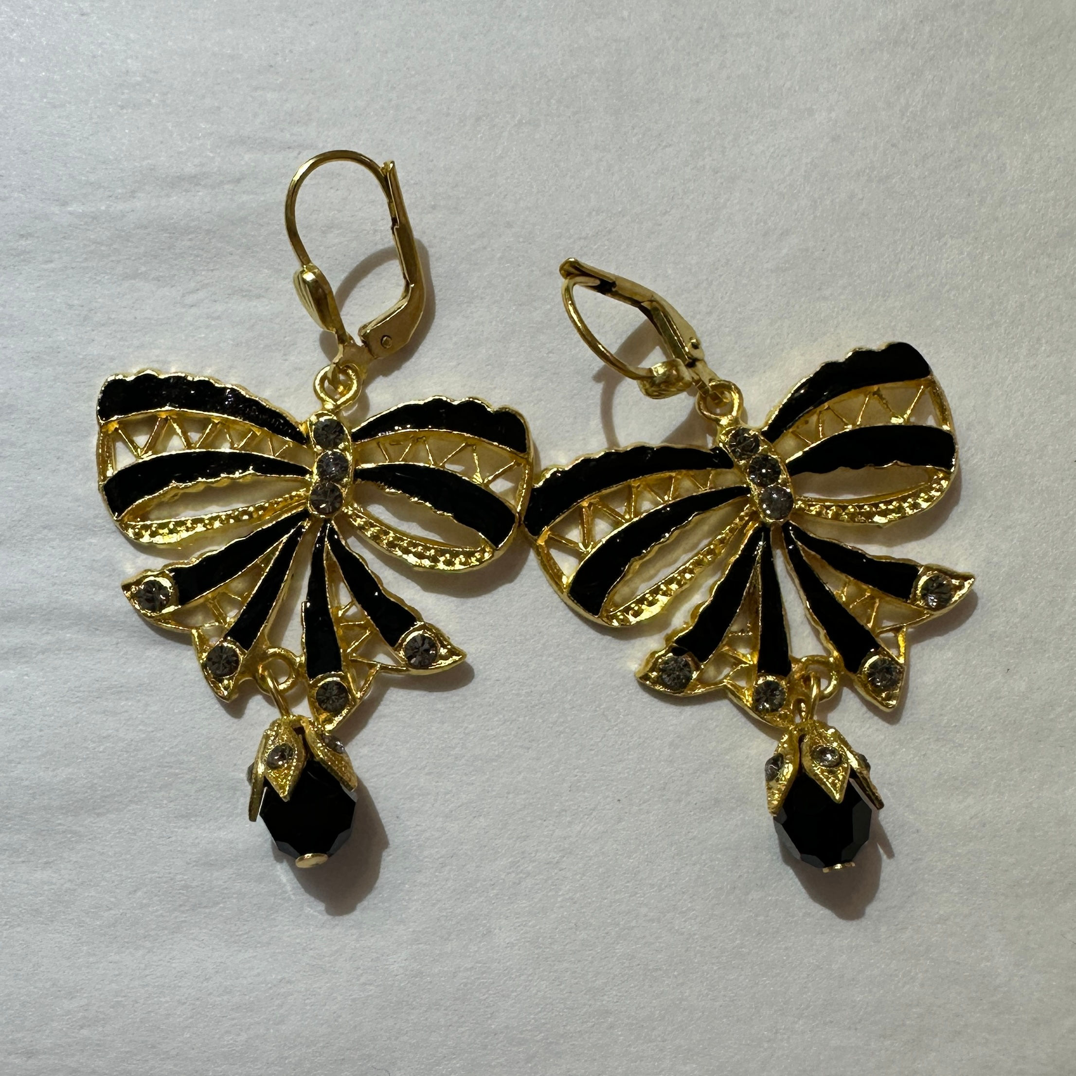 LE290 Gold Black Enamel Bow Earrings