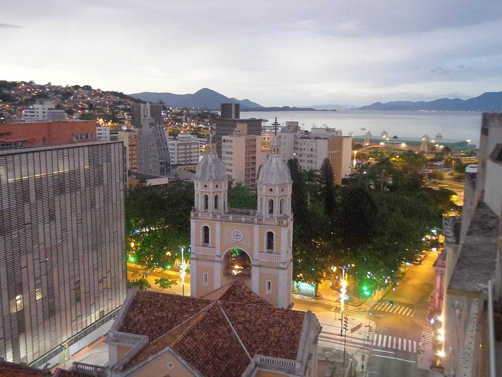 Torres da Catedral Metropolitana com Praça XV de Novembro ao fundo