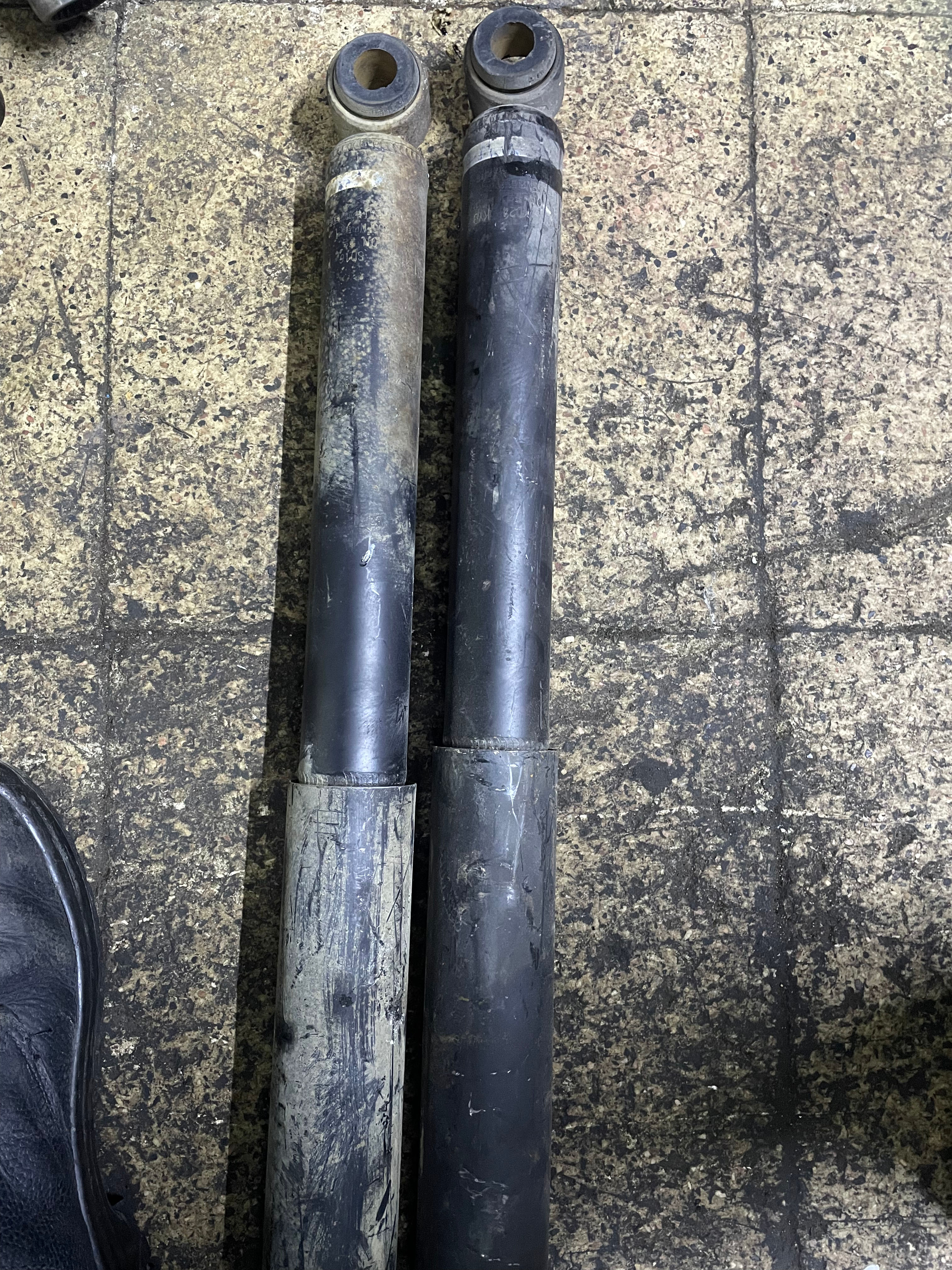 Hiace Dolphin Shocks set 
