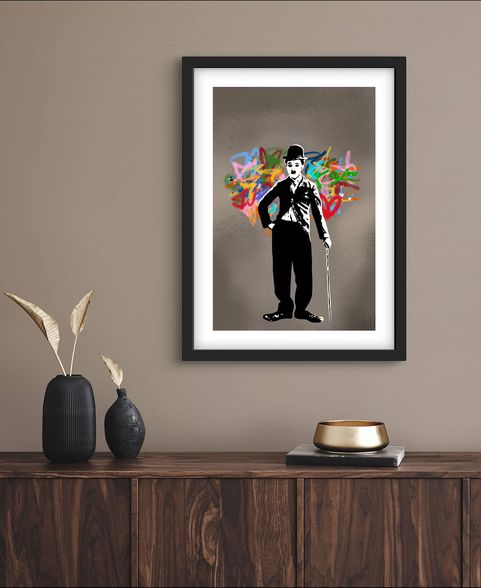 Miniatyrbilde: Charlie Chaplin kunstverk, med fargerik bakgrunn og svart ramme på veggen.