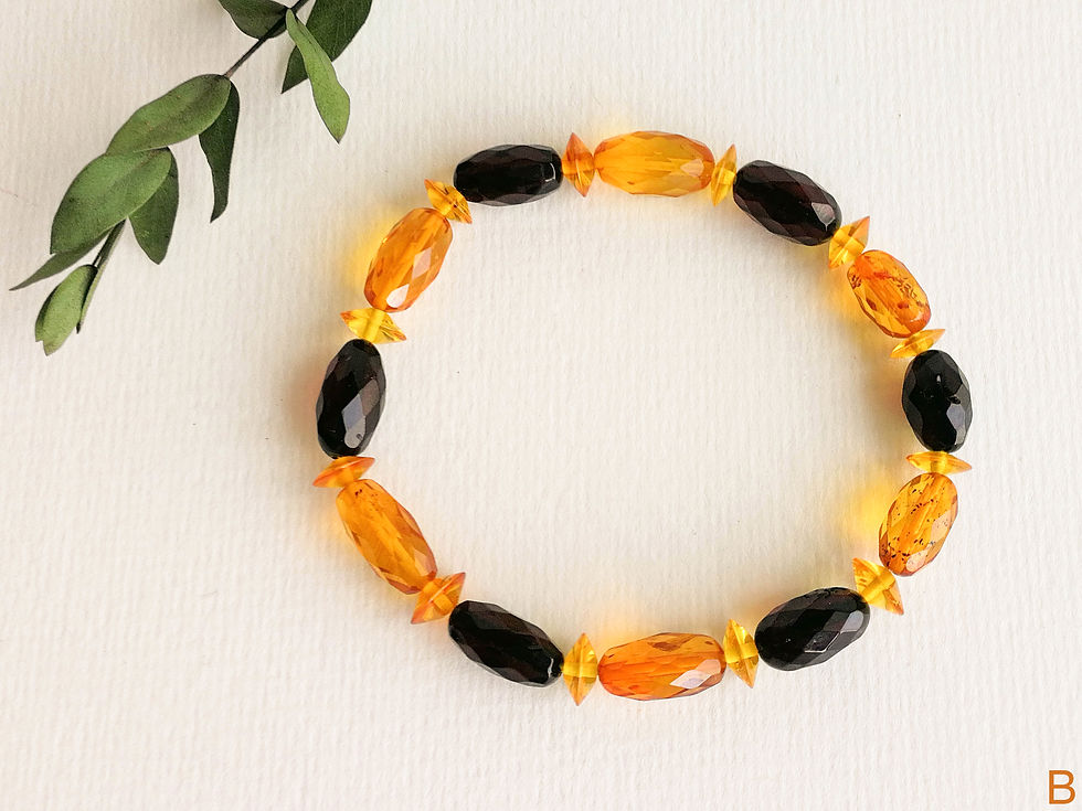 Thumbnail: Exclusive faceted cognac and cherry colors oval beads amber bracelet