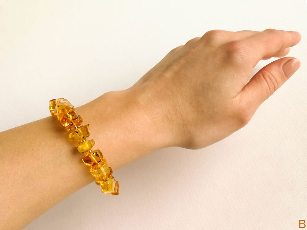 Thumbnail: Light cognac color natural cubes amber bracelet