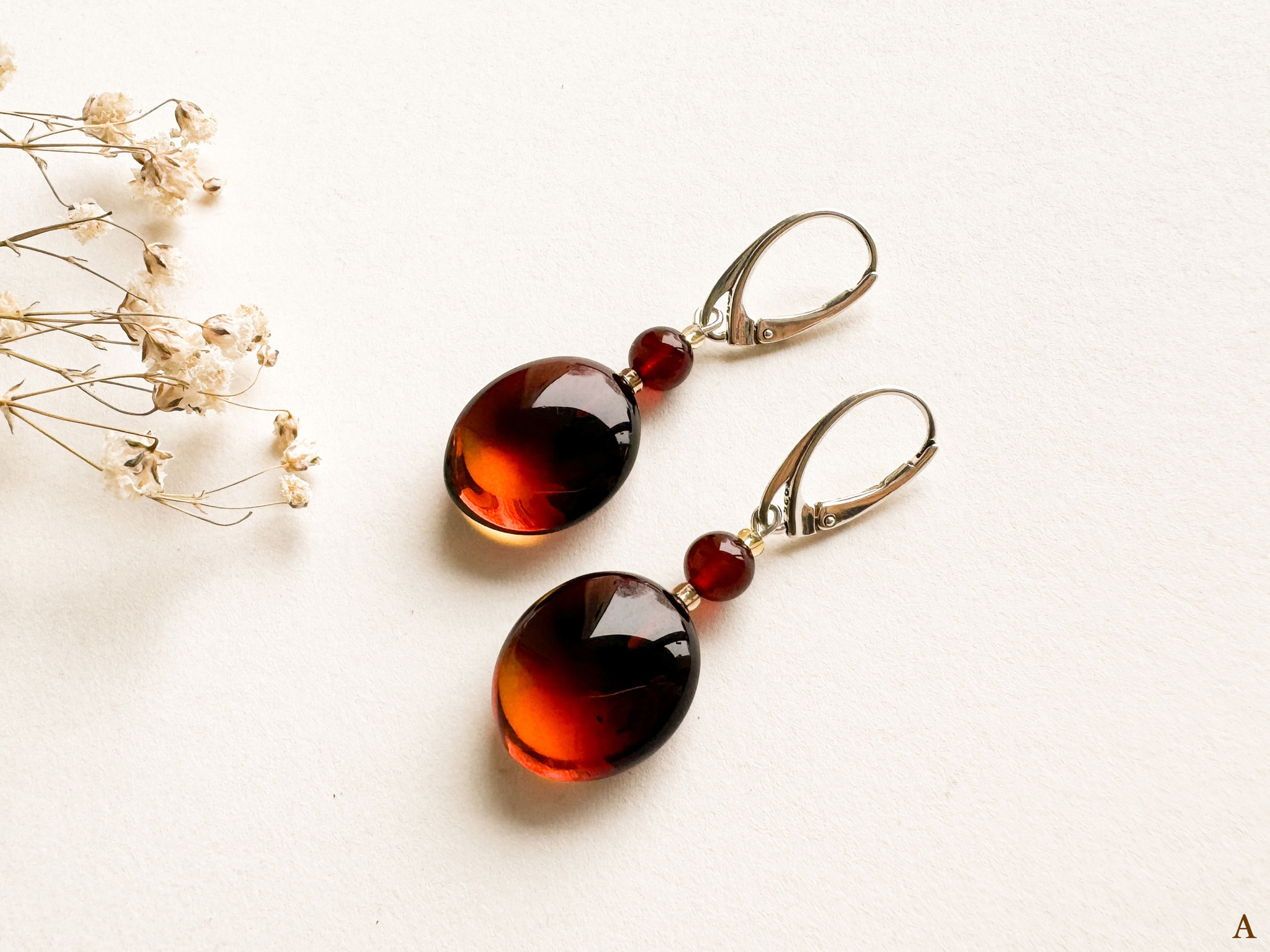 Small natural amber ombre/ gradient style oval earrings