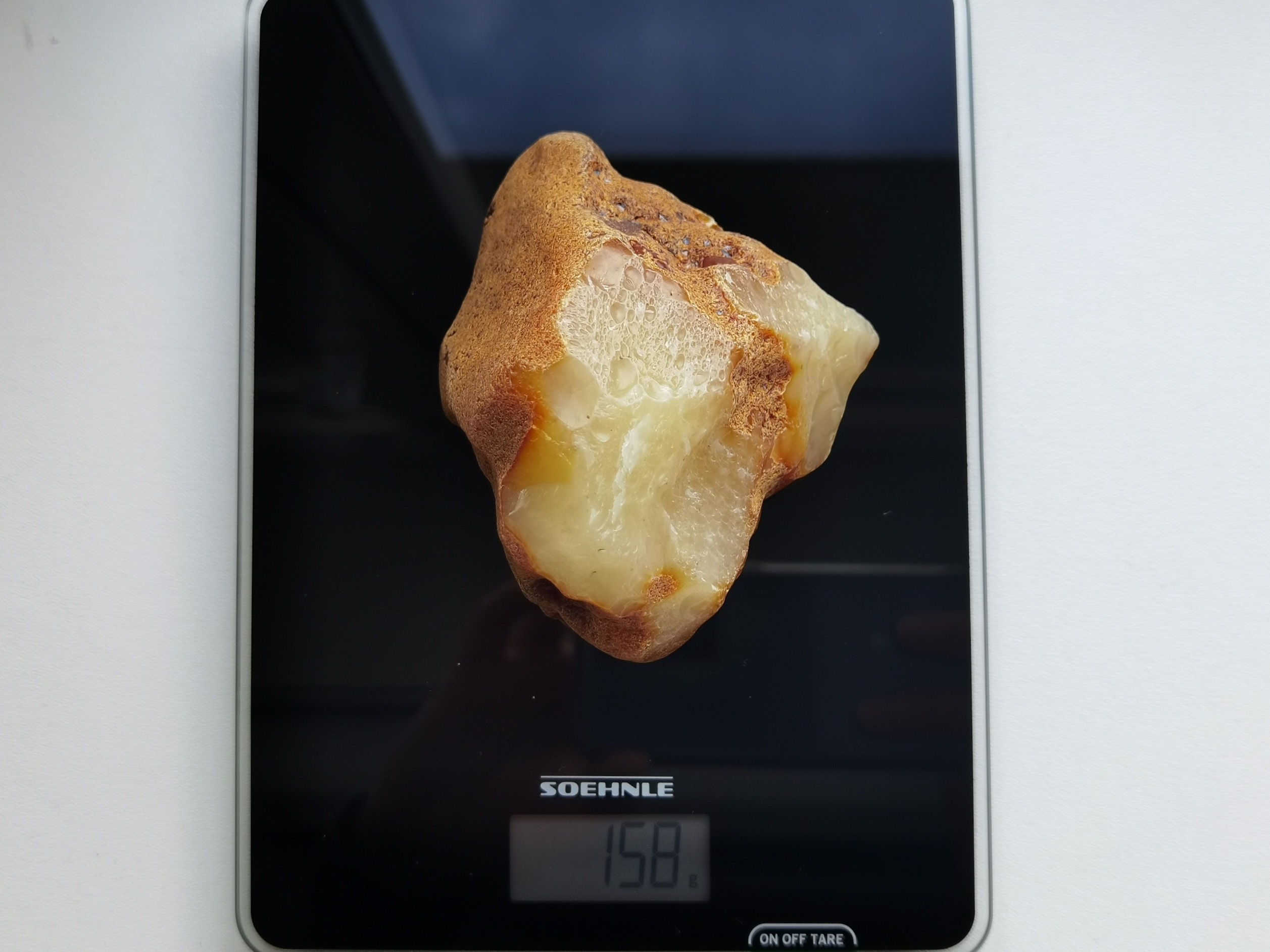 Matt yellow thick natural amber raw material 158 grams