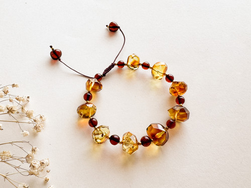 Adjustable Baltic Amber Bracelet – Lemon Cherry Faceted Bead, Gold