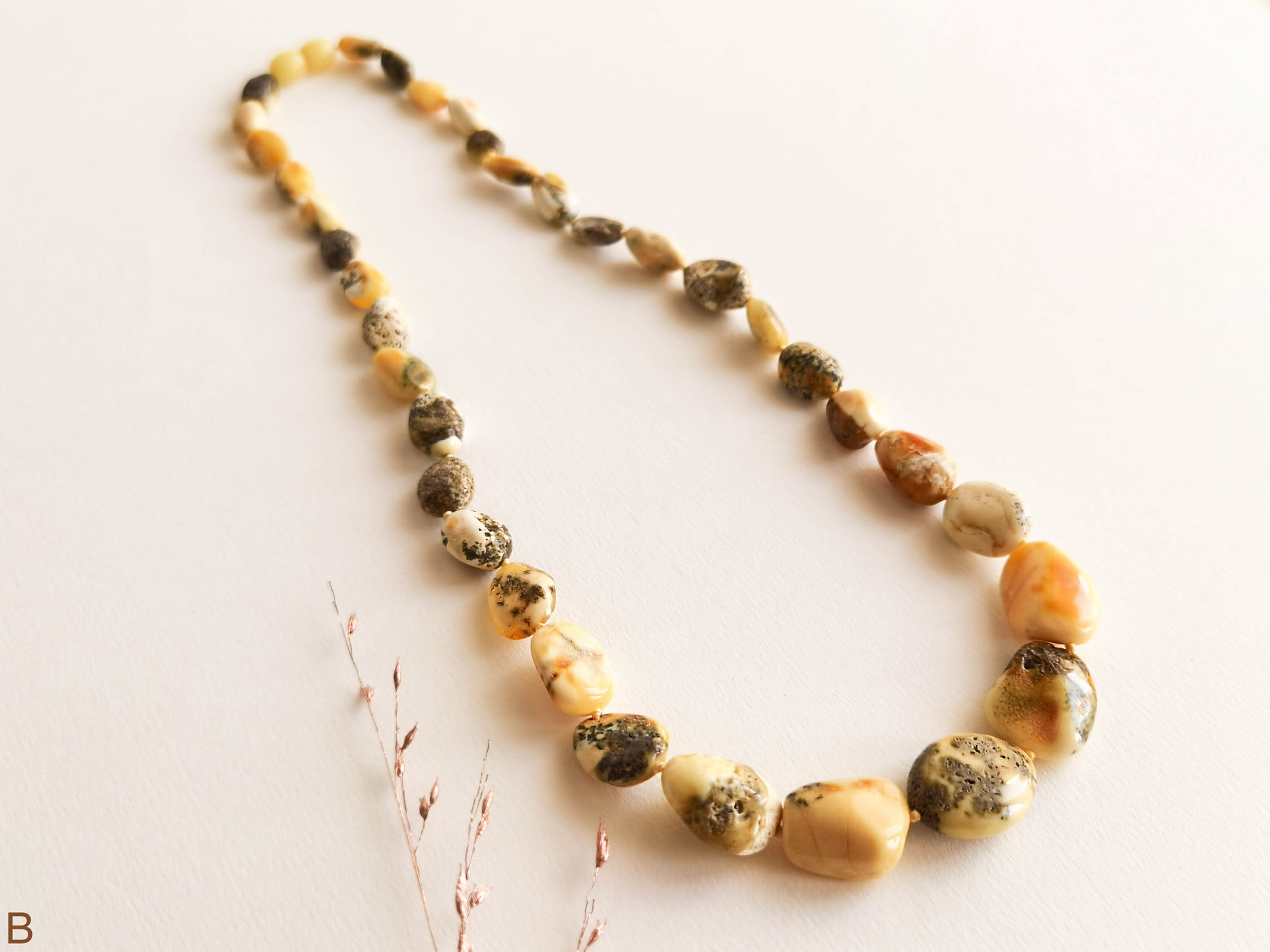 Super white matt amber natural oval shape necklace