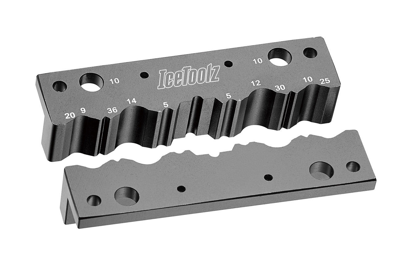 IceToolz Axle Vise