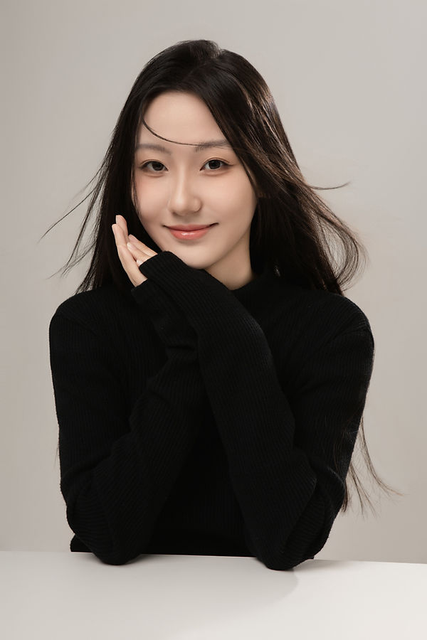 Accompanist photo for website.jpg