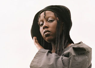 KLEIN, musique folle pour monde fou.
Et un peu d' Yves Tumor, prochainement artiste WARP