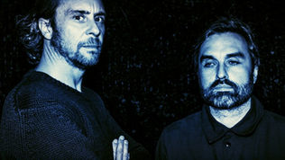 DEMDIKE STARE, dancefloor asymétrique.(Et hommage à deux héros et l' histoire de leur Manchester