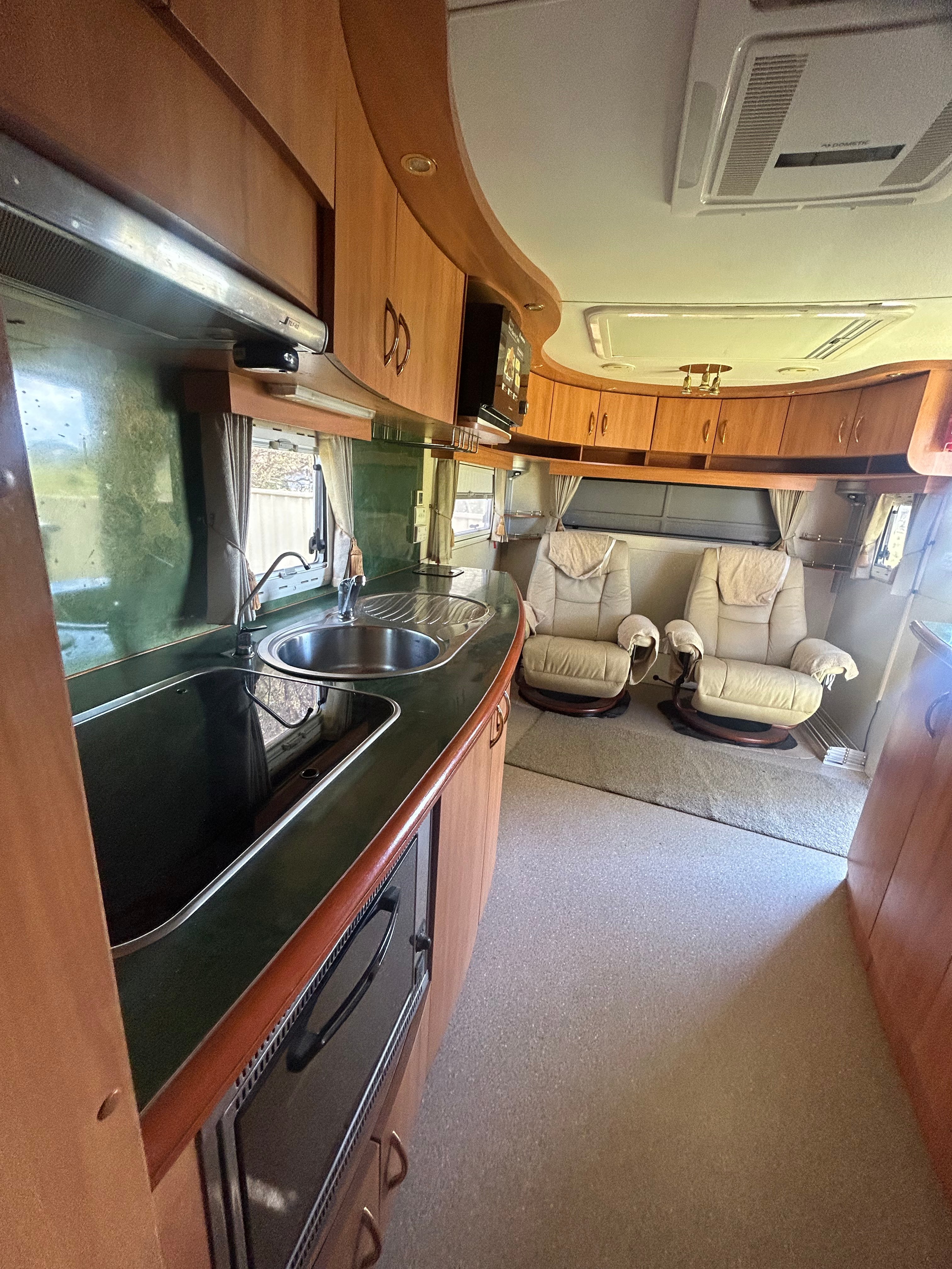 For Sale: 2007 Roadstar Magnifique Caravan – Prestige Model $59,990