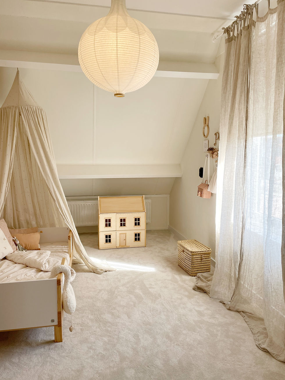 Modern beige tapijt in slaapkamer – Tapijtadvies en levering in Bergen op Zoom