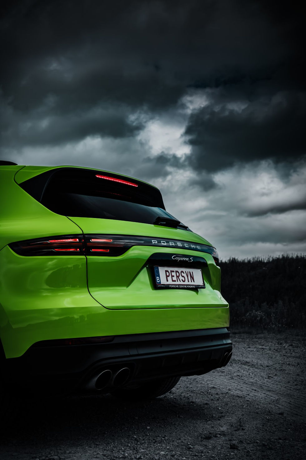 Groene Porsche Cayenne S Nonkels Play4 tv serie