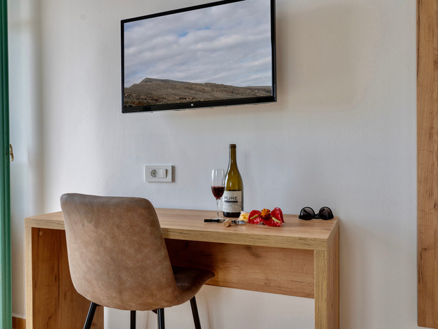 Smart TV with Free Netflix