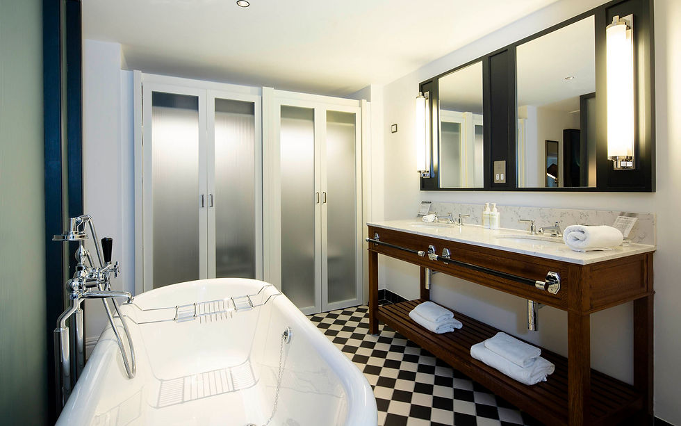 Deluxe-One-Bedroom-Apartments-Bathroom