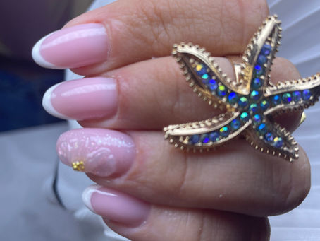 Les 7 tendances ongles 2025 à Antibes : ce que mes clientes adorent