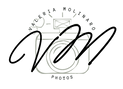 Ritratto della fotografa Valeria Molinaro nello studio fotografico di Rende, specializzata in servizi per famiglie e bambini