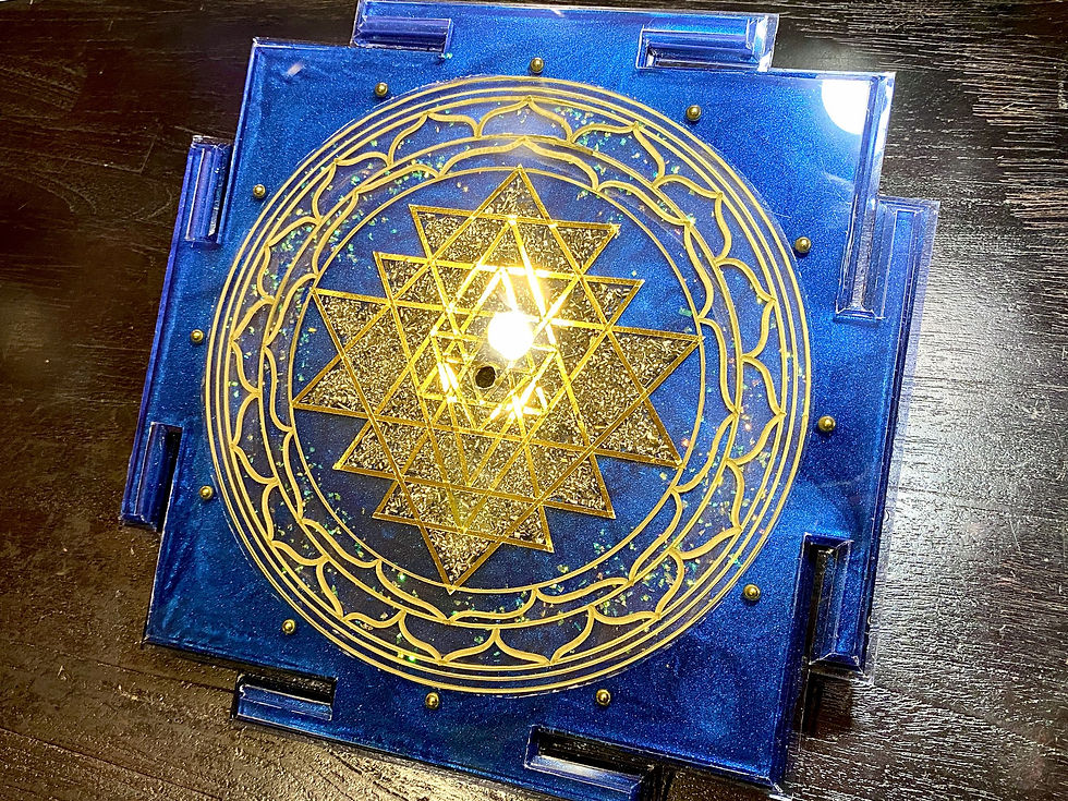 サムネイル： シュリヤントラ型壁掛け時計オルゴナイト