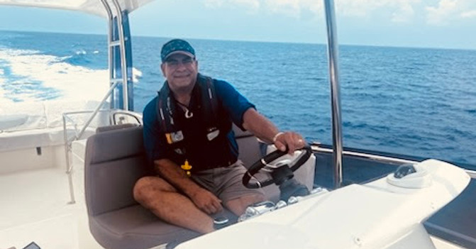 Orlando Paz, capitán, alquiler de yates Orly, alquiler de barcos, instructor de navegación, capitán de entregaIM