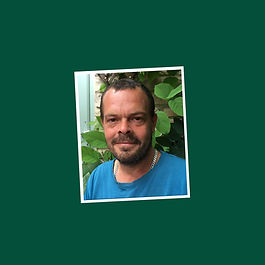 In this episode of the Food for Us Podcast, Louis De Jaeger sits down with Andy Dibben, head grower at Abbey Home Farm, to explore what truly community-focused farming looks like in practice. They talk about feeding hundreds of people each week from one farm, weaving trees into vegetable production, and the powerful role of agroforestry in building climate-resilient systems. Andy shares real-world lessons from the field: the wins, the challenges, and why biodiversity and experimentation are non-negotiable for the future of farming. Together, they look ahead to a world where perennial crops, wildlife-friendly fields, and innovative practices form the backbone of a more sustainable food system.