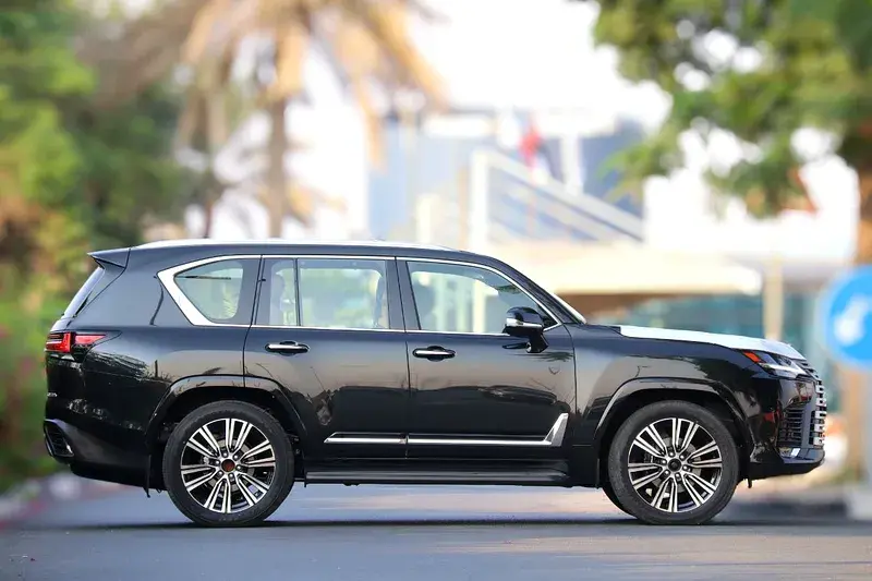 Miniature : 2025 Lexus LX-Series LX 700h Signature