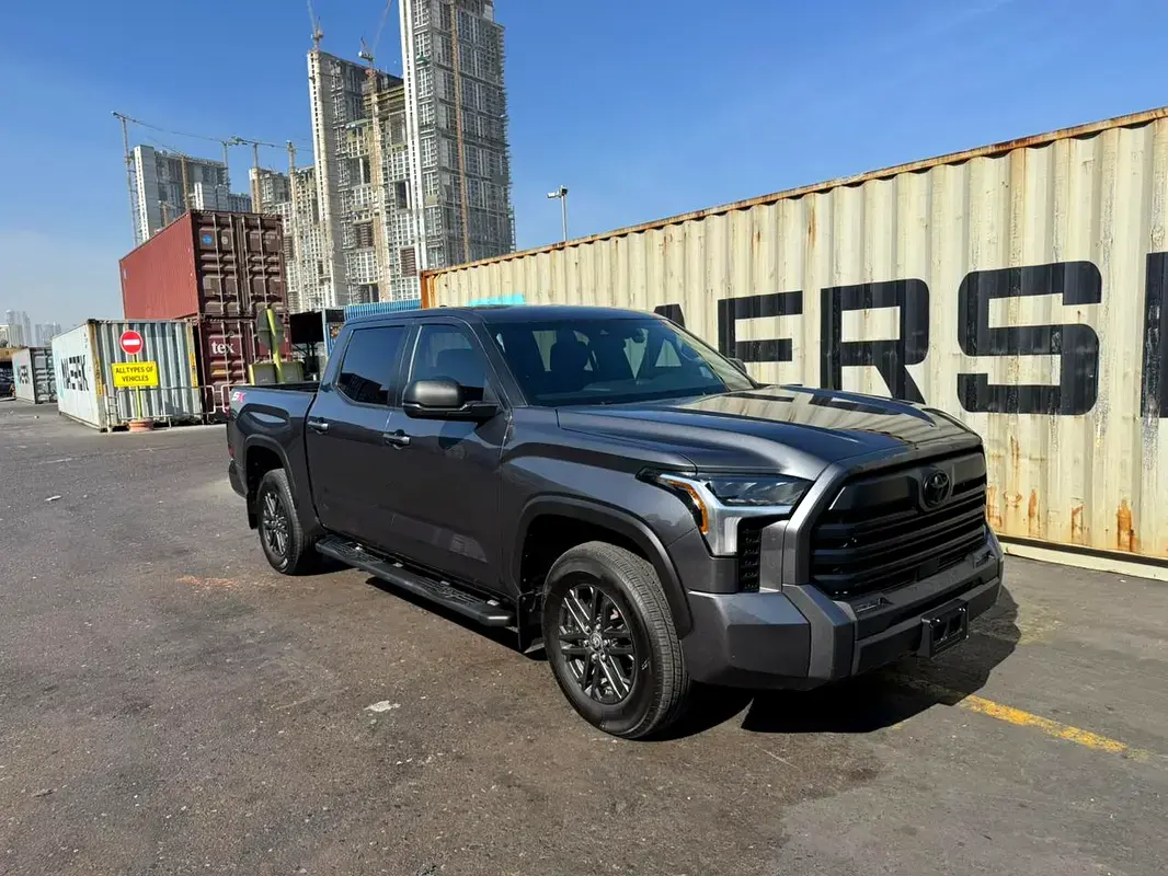 Toyota Tundra 2025 SR5 3.4L