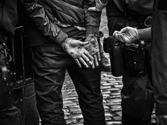 Richard Medhurst: Österreichische Polizei droht propalästinensischen Journalisten mit 10 Jahren Haft