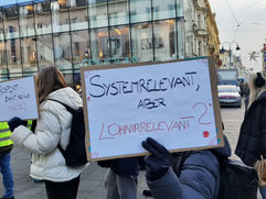 Linz: Streikzug der Ordensspitäler OÖ kraftvoll und ausdrucksstark!
