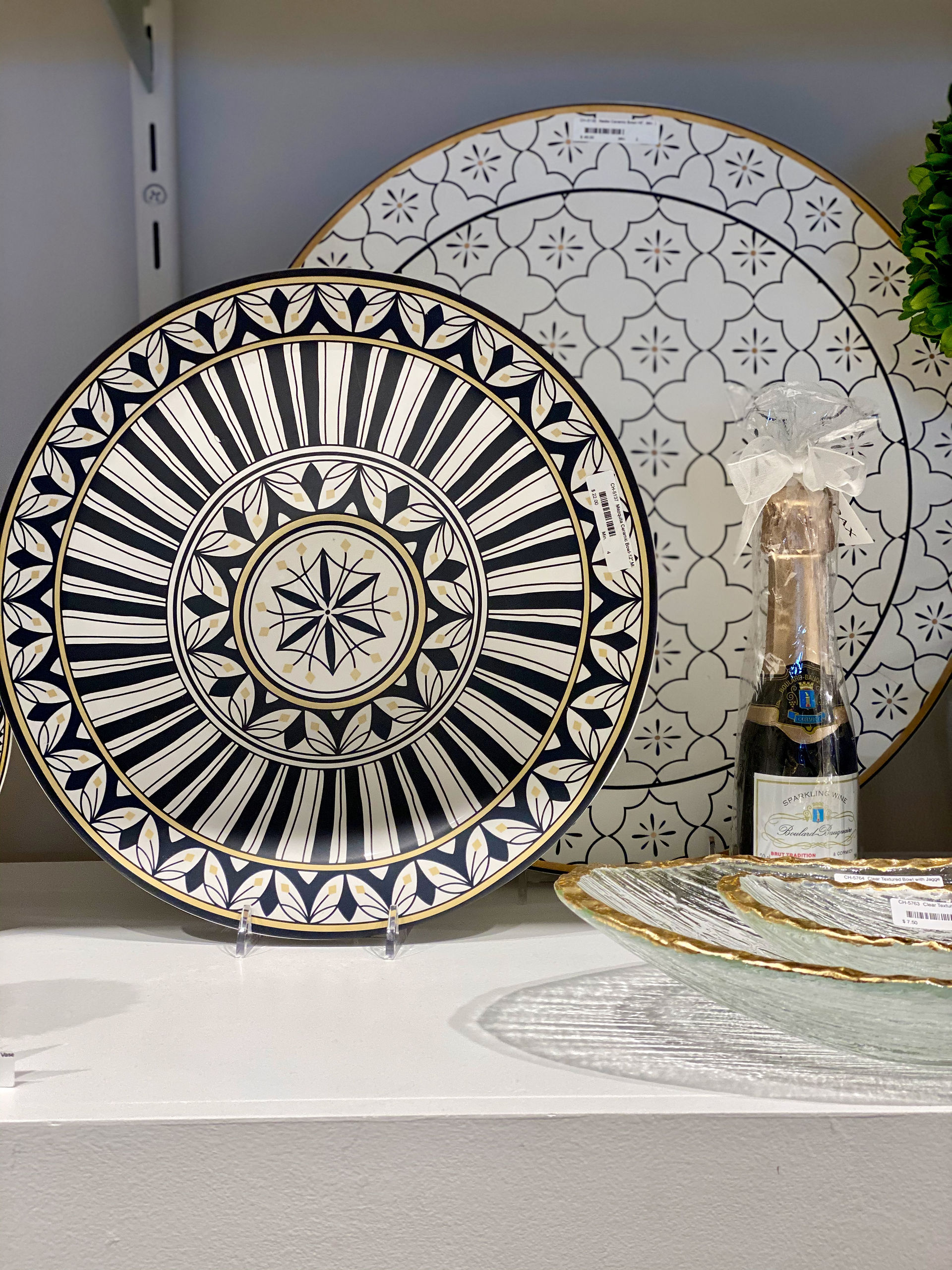 geometric serving platter, black and white dishes