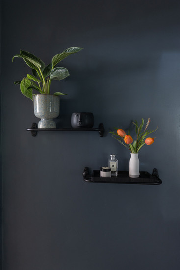 small bathroom interior design tips, small bathroom design, wall shelves, bathroom wall shelf ideas