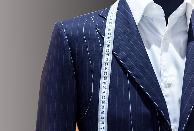 Чоловічий костюм з сантиметром — символ індивідуального пошиття Artistic в Україні