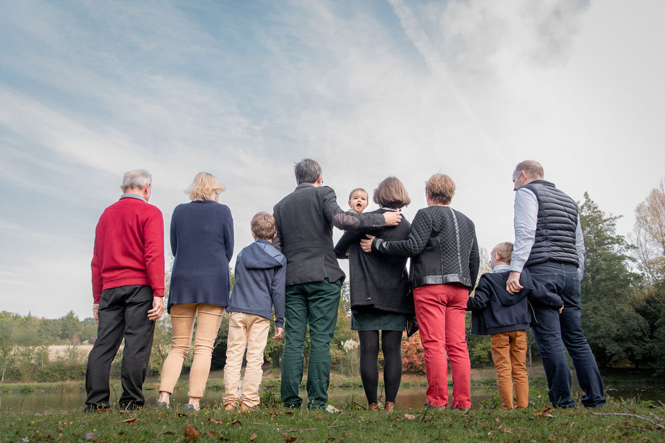 Séance photo capturant l'amour et la connexion entre générations