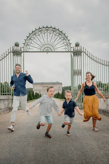 Photographe famille à Angers – séance lifestyle en extérieur ou à domicile