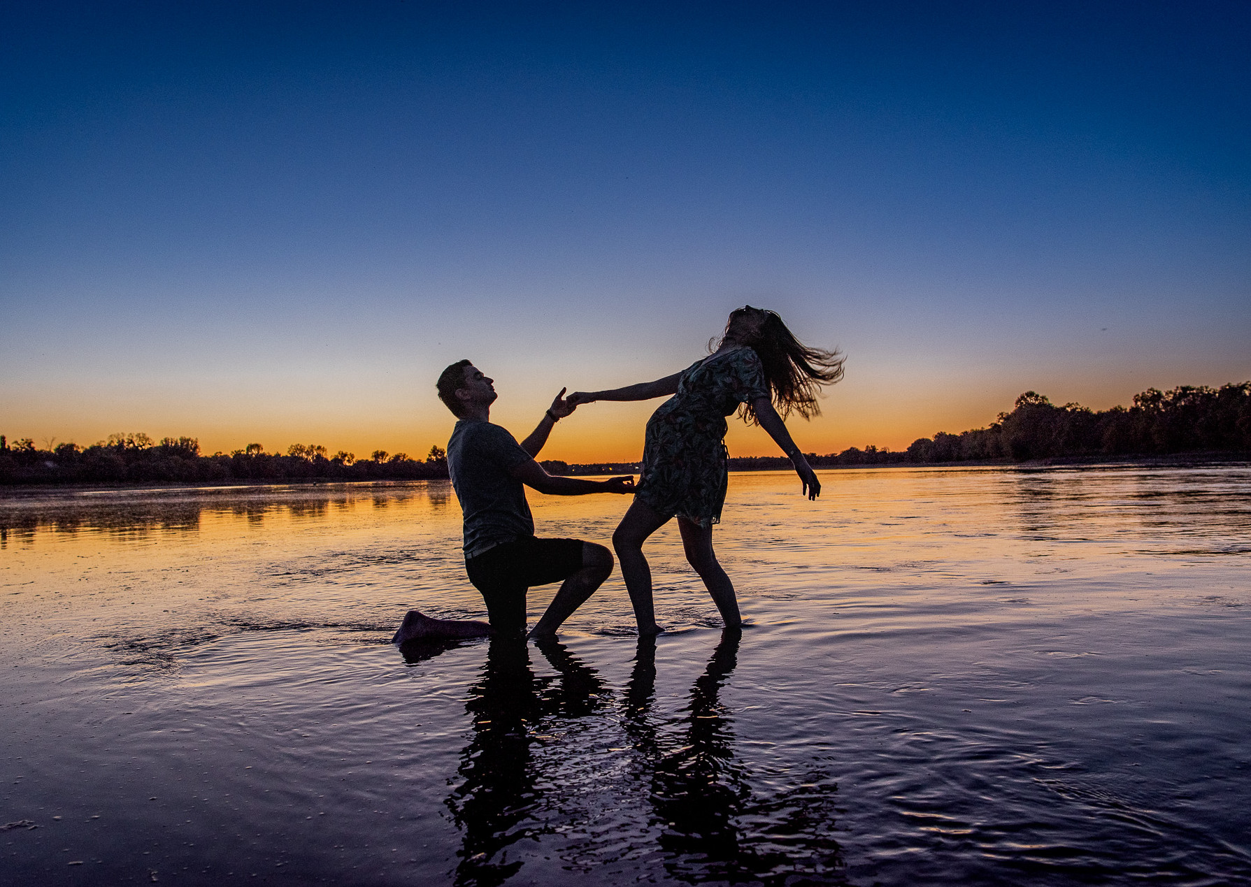 Photographe Angers - Séance grossesse en bord de Loire - Isaline&Jerome-2022