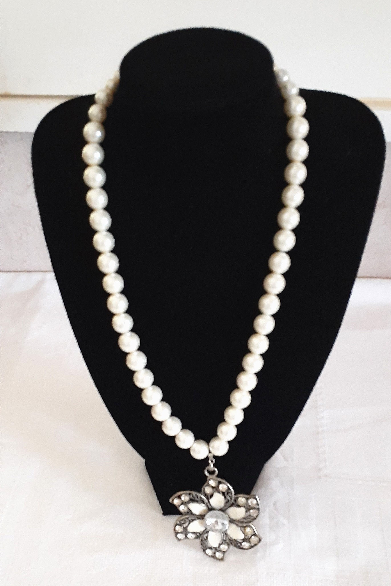 Flower & Glass Pearl Necklace