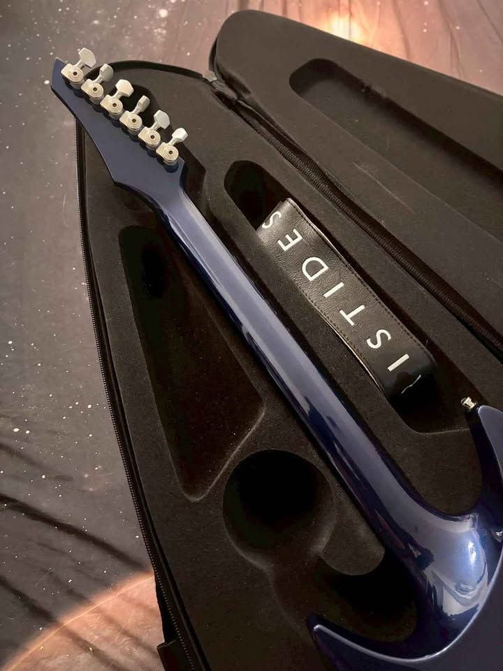 縮圖：Aristides 010 電吉他