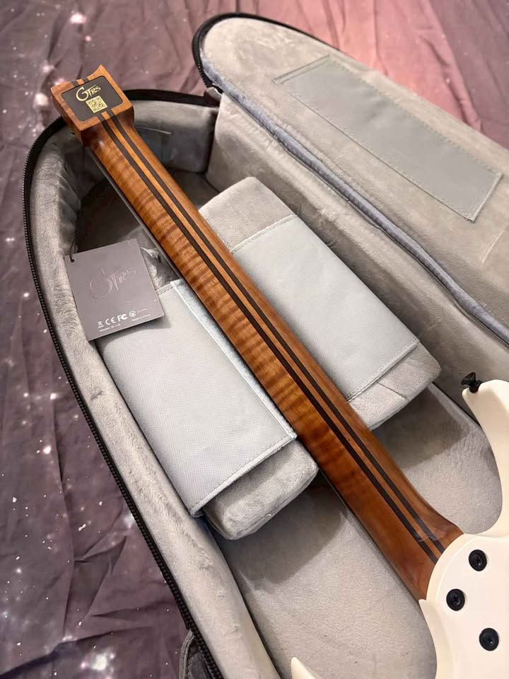 縮圖：Mooer 無頭 扇形 內建綜合效果器 Gtrs W800 超輕量 電吉他